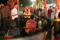 بالصور: اصابة طفيفة لـ3 أطفال ووالدهم غرقوا على شاطئ مدينة يافا